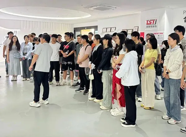 豫西10所高校学子走进辉达娱乐